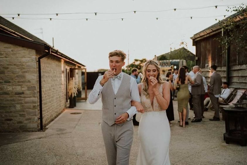 wedding couple Huntsmill Farm